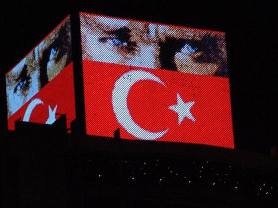 Eyes-Over-Taksim-03