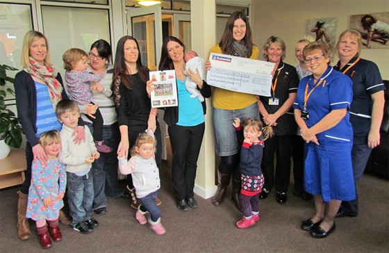 New-Mums-Without-Mums-members-donate-to-nurses-at-Priscilla-Bacon-Centre