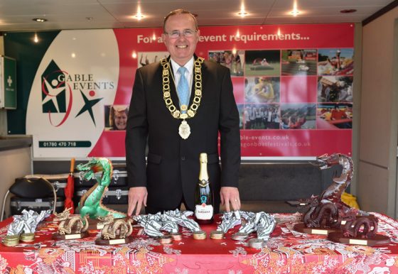 The Mayor with prizes