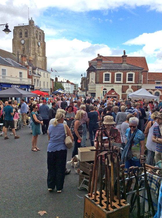 BECCLES ANTIQUES STREET MARKET SUNDAY